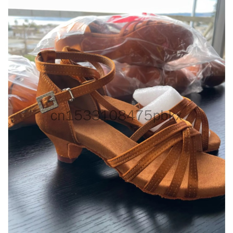 Women Shoes Kinds - Sepatu Dansa Latin Satin Dewasa Sol