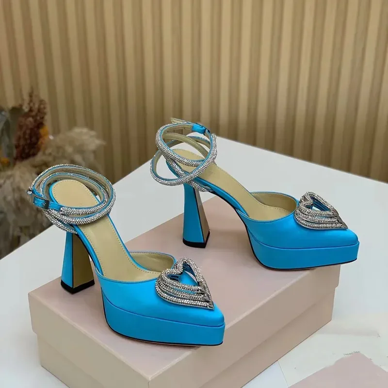 Pointed Toe Flat - Sandal Dekorasi Cinta Kristal Platform Sepatu