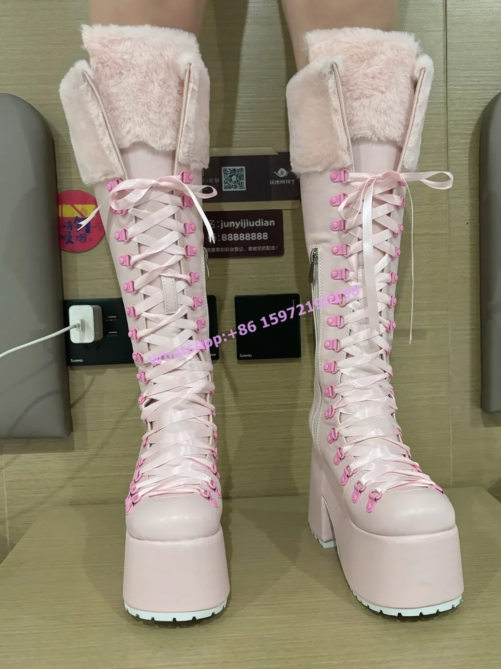 Sepatu Bot Berbulu Merah Muda  - Ribbon Tie Heel ulasan dan harga