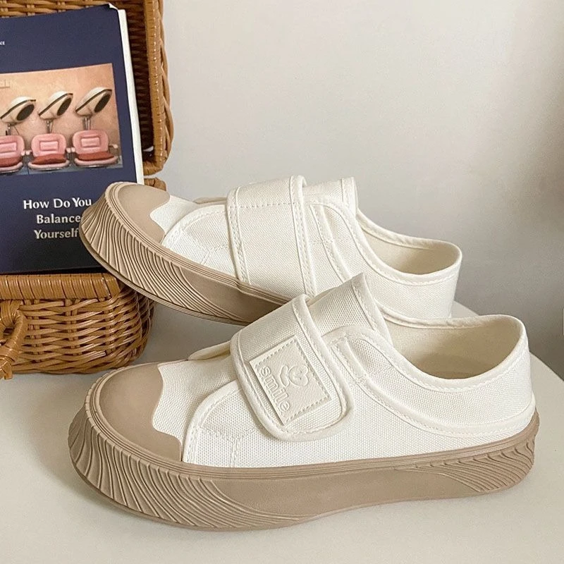 Sepatu Sneakers Putih Berbahan - Women Shoes Must Have ulasan dan harga