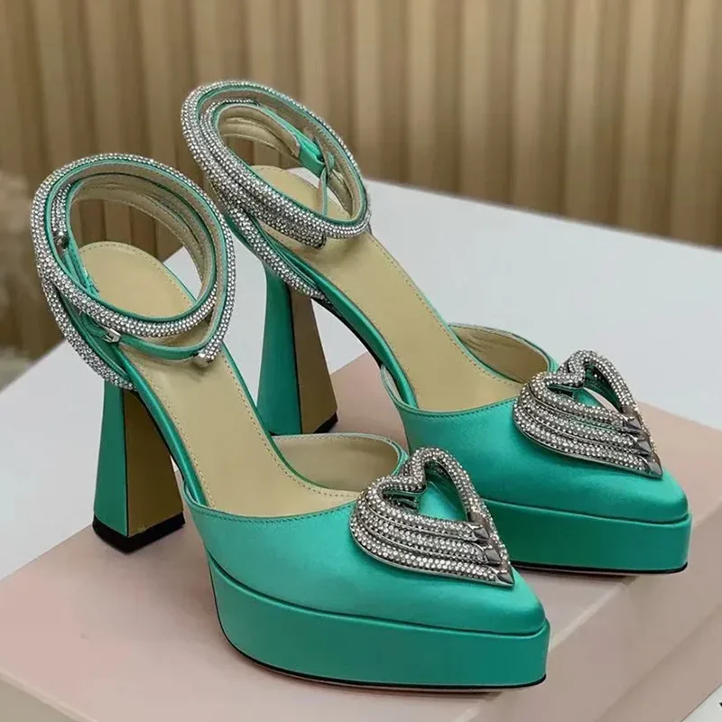 Sandal Dekorasi Cinta Kristal  - Pointed Toe Flat ulasan dan harga